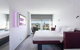 YOTEL Porto Centro